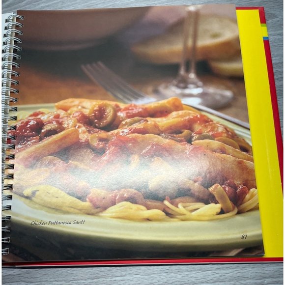 Pillsbury Fix it Fast Cookbook 25 Minutes or Less Dinner Recipes 2005 - Picture 7 of 10